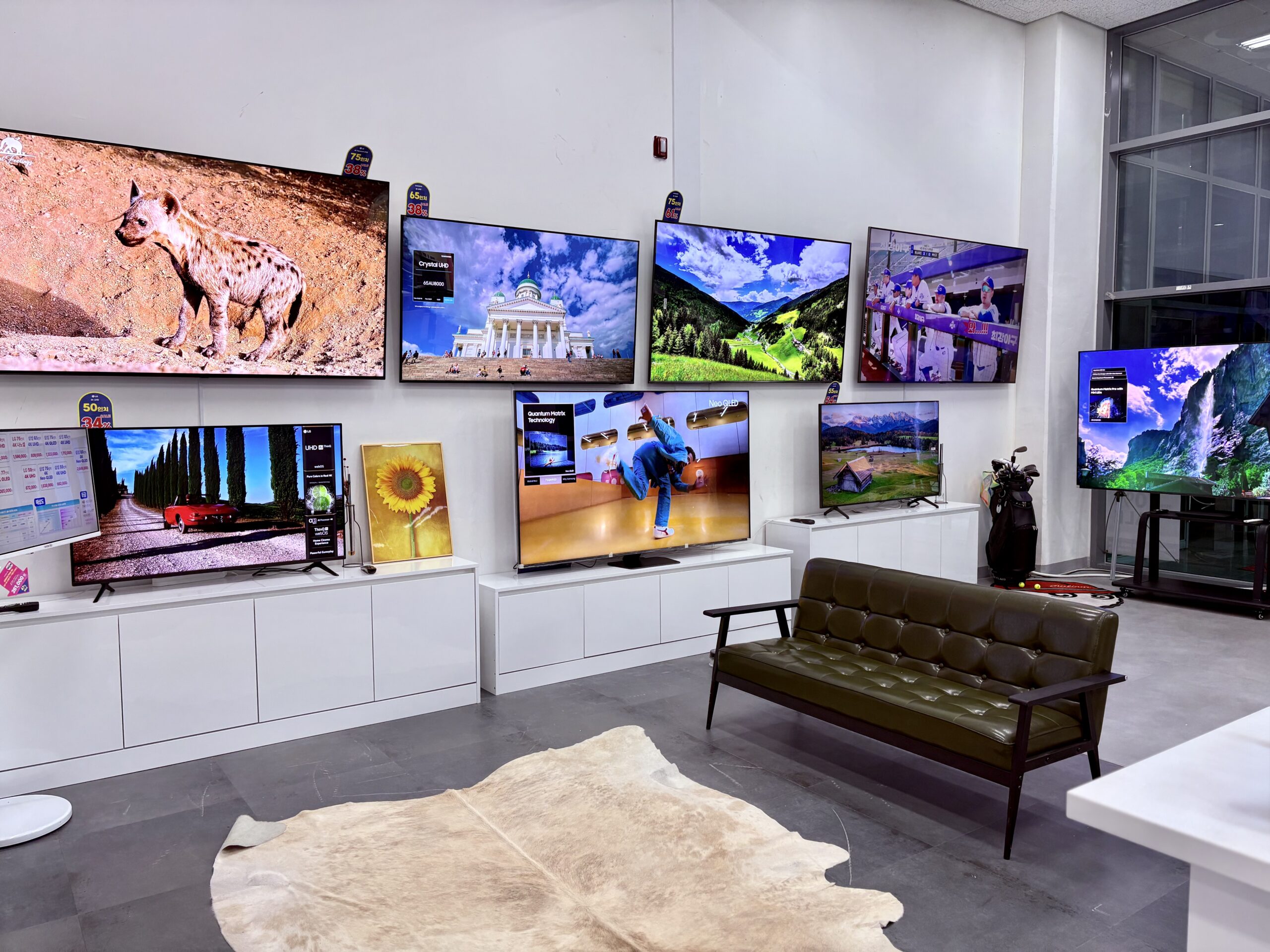 경기도 구리시 갈매동에 위치한 TTM 리퍼 전문 오프라인 매장이 확장 리뉴얼 오픈하여, 다양한 리퍼 IT기기와 가전 제품을 직접 체험하고 특가로 구매할 수 있는 공간으로 운영 중입니다. feat. TTM 리퍼몰