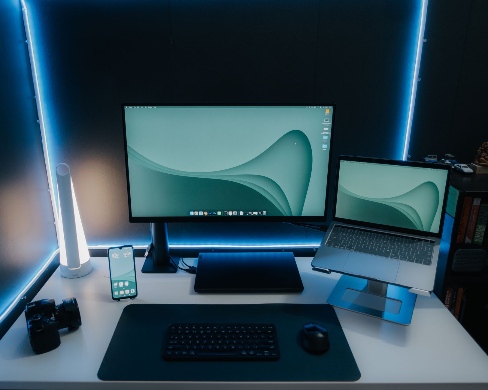 FHD QHD desk setup